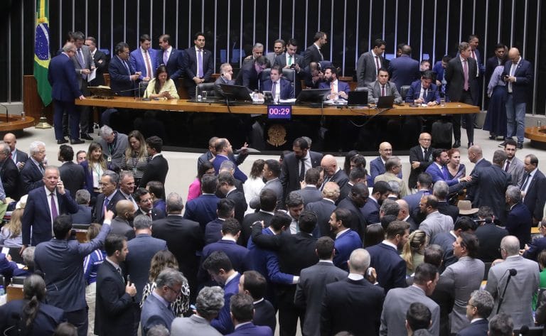 Câmara aprova projeto e MT passará a ter 10 deputados federais e 30 estaduais