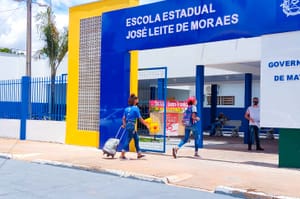 Mais de 310 mil estudantes voltam às aulas na rede estadual com novas diretrizes nesta segunda-feira