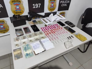 Gardenal do Comando Vermelho é preso com drogas, pistola falsa e dinheiro em boca de fumo