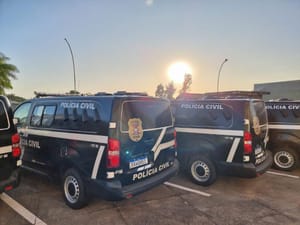 PC cumpre mandados de investigação que apura desvio de armas de fogo de delegacia por escrivã