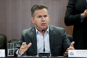 “Isso beira hipocrisia e má-fé”, diz Mauro Mendes após ser acusado de gesto nazista