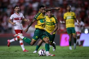Cuiabá sai na frente, sofre pressão, mas garante empate contra o CRB