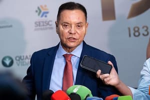 Botelho admite “portinha aberta” para deixar União Brasil e se filiar ao MDB